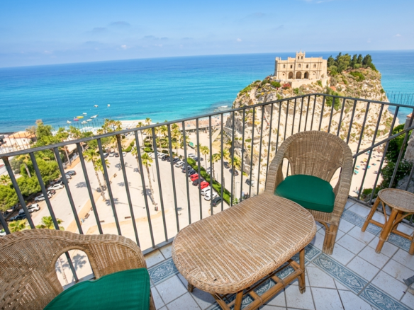 Exklusive Wohnung direkt am Meer im historischen Zentrum von Tropea