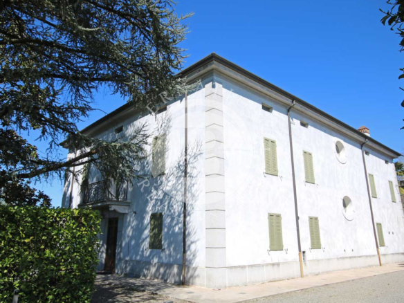 Herregårdsvilla med avhengighet og privat park på 5500 m² noen få minutter fra Parma