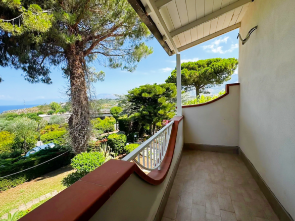 Panoramic villa with garden and sea view, Baia del Carpino, Scalea