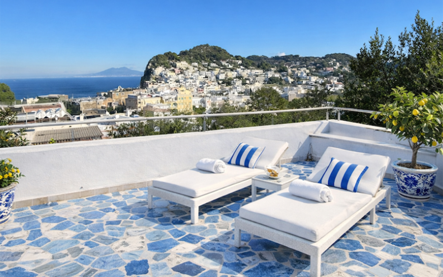 Typische Capri-Villa mit Meerblick und Dependance, Capri