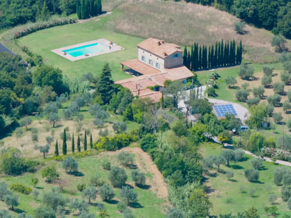 IB 809 Gård med svømmebasseng i Castellina Marittima