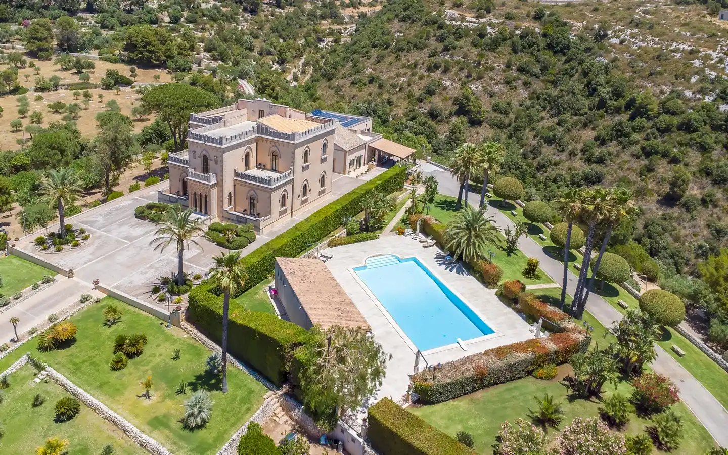 Historic Noble Residence with Park, Pool and Panoramic Views in Prestigious Baroque Noto