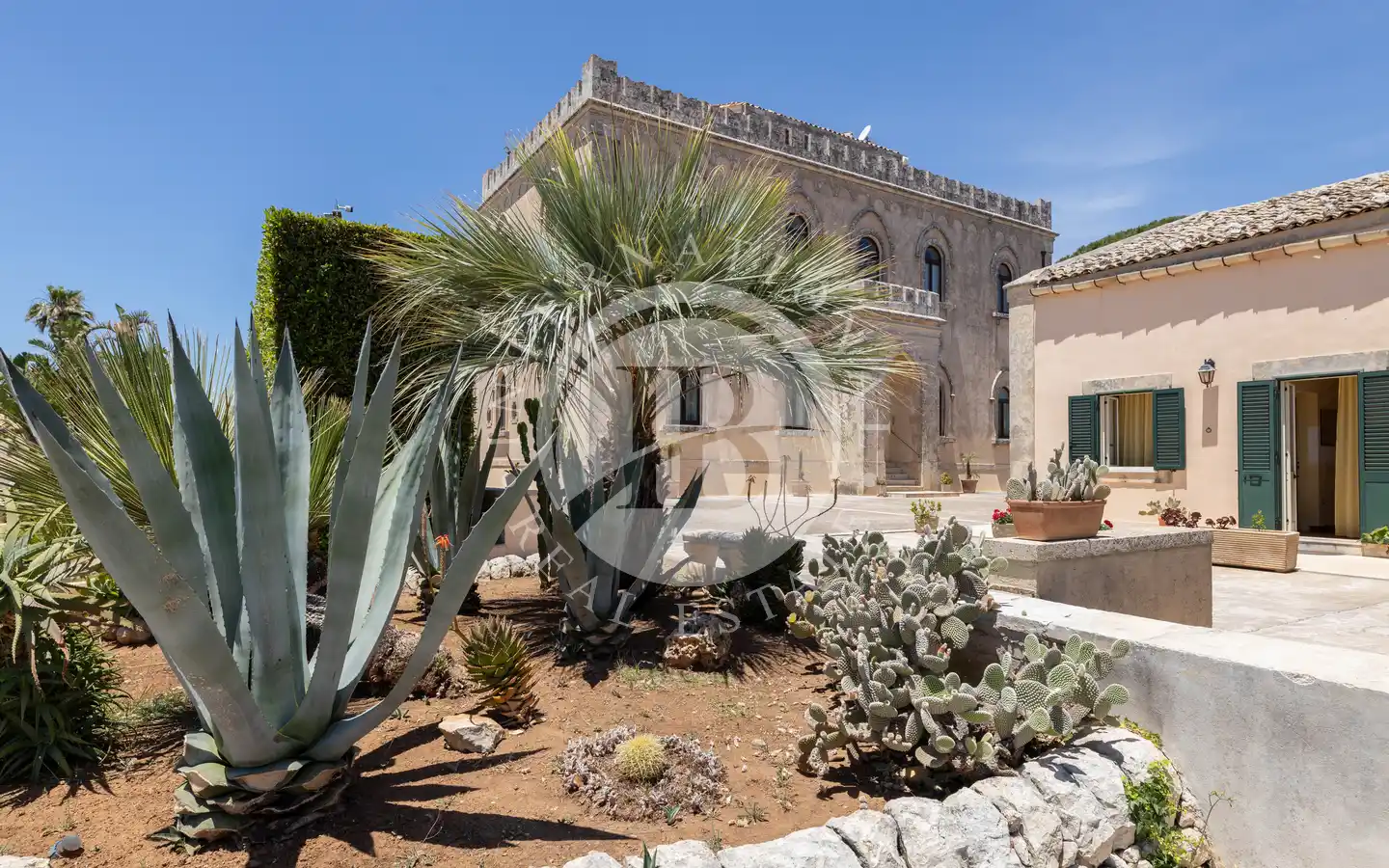 Historic Noble Residence with Park, Pool and Panoramic Views in Prestigious Baroque Noto