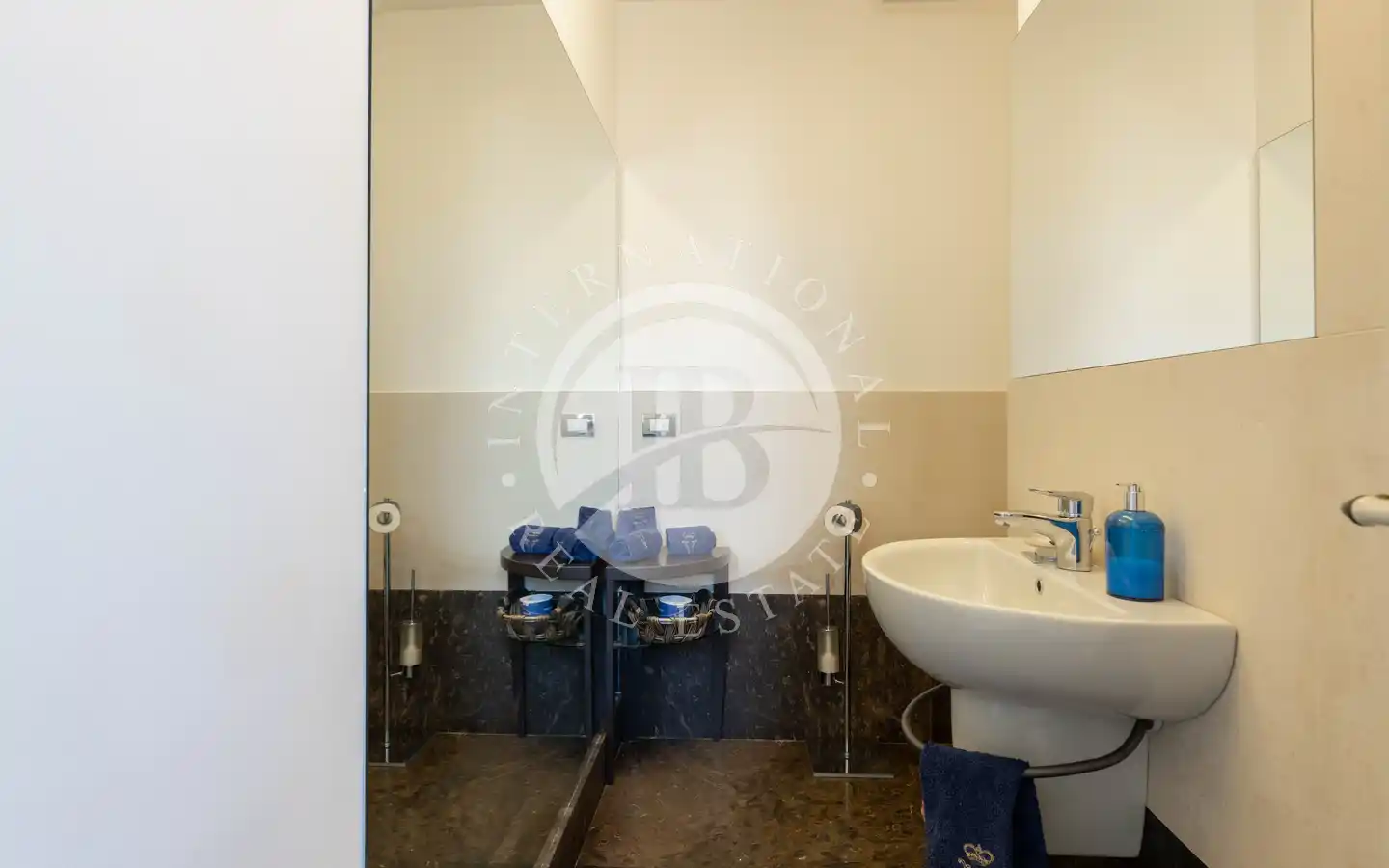 Historic Noble Residence with Park, Pool and Panoramic Views in Prestigious Baroque Noto