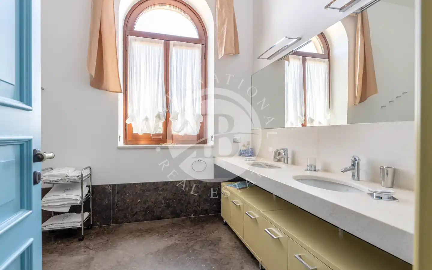 Historic Noble Residence with Park, Pool and Panoramic Views in Prestigious Baroque Noto