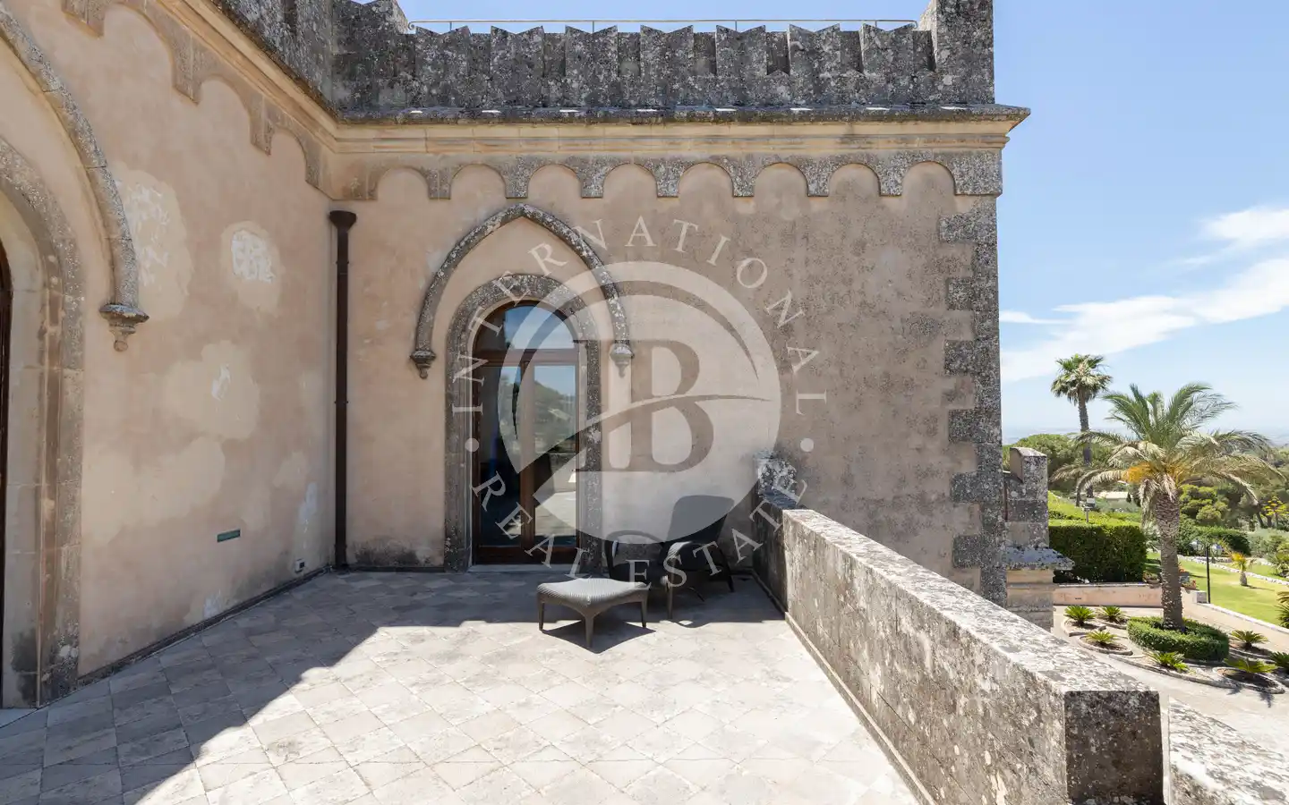 Historic Noble Residence with Park, Pool and Panoramic Views in Prestigious Baroque Noto