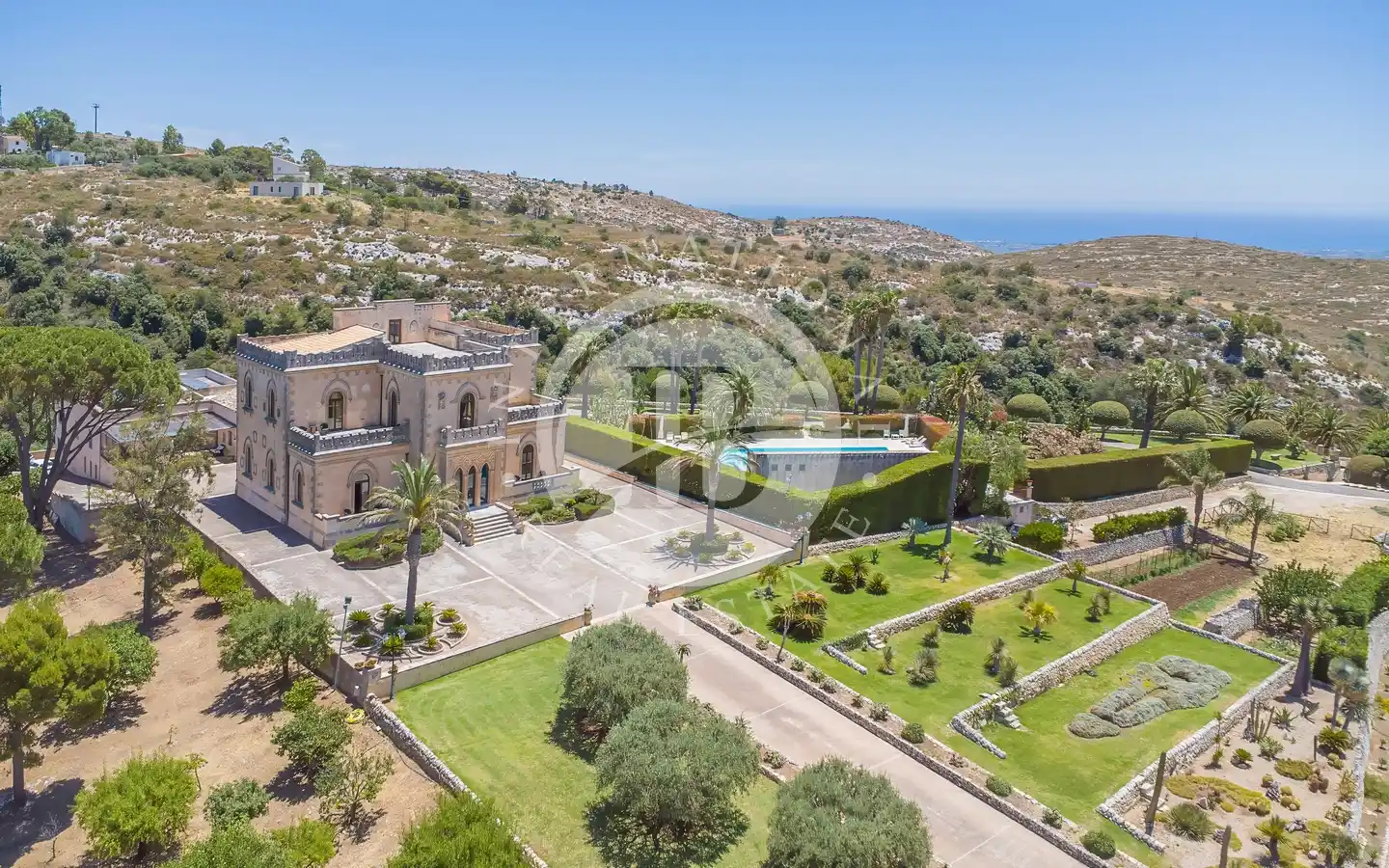 Historic Noble Residence with Park, Pool and Panoramic Views in Prestigious Baroque Noto
