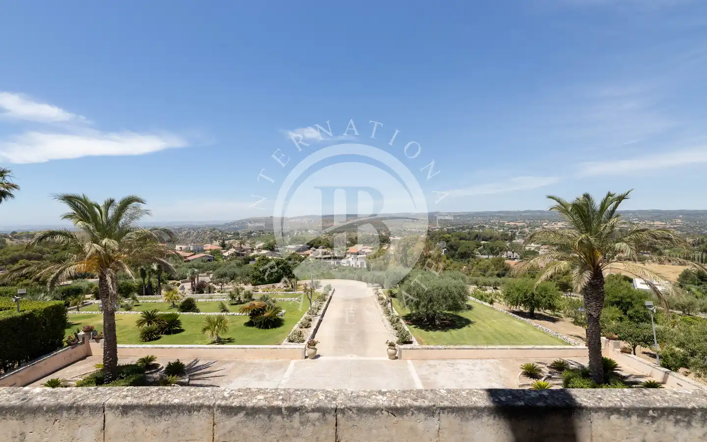 Historic Noble Residence with Park, Pool and Panoramic Views in Prestigious Baroque Noto