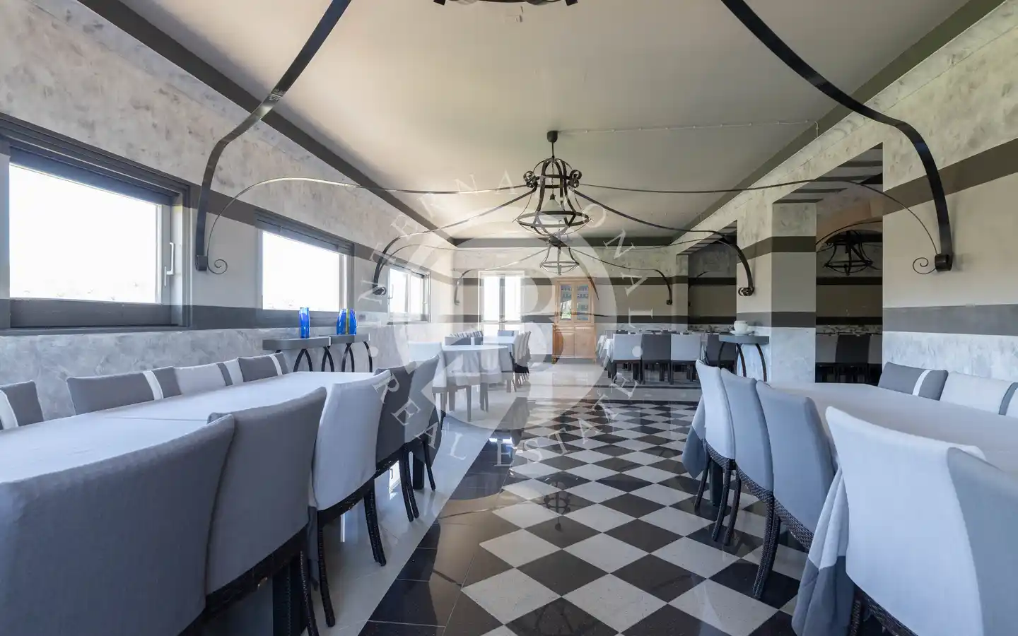 Historic Noble Residence with Park, Pool and Panoramic Views in Prestigious Baroque Noto