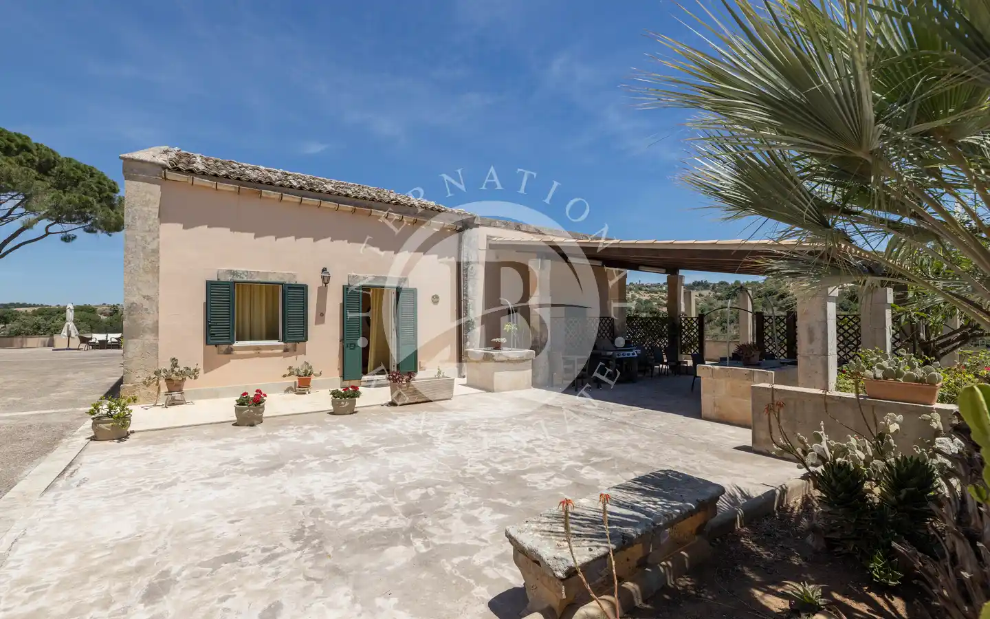 Historic Noble Residence with Park, Pool and Panoramic Views in Prestigious Baroque Noto
