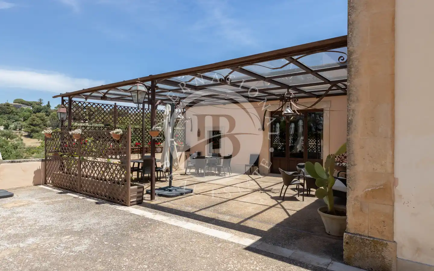 Historic Noble Residence with Park, Pool and Panoramic Views in Prestigious Baroque Noto
