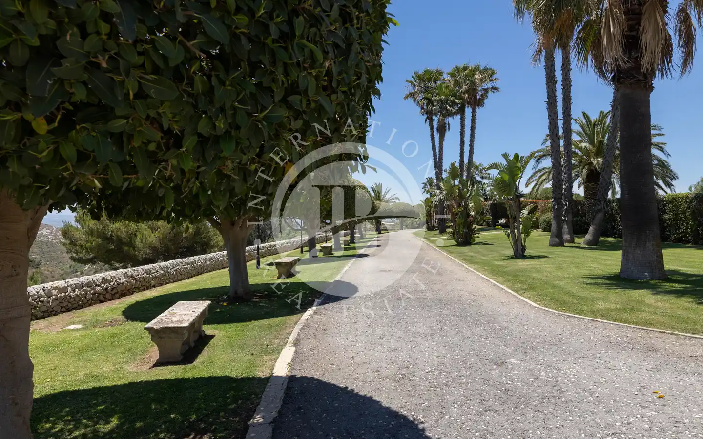 Historic Noble Residence with Park, Pool and Panoramic Views in Prestigious Baroque Noto