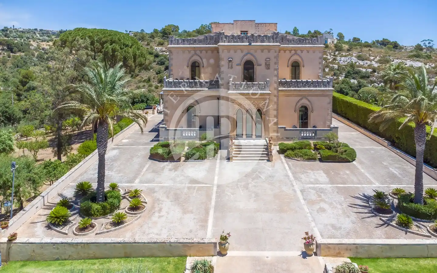 Historic Noble Residence with Park, Pool and Panoramic Views in Prestigious Baroque Noto