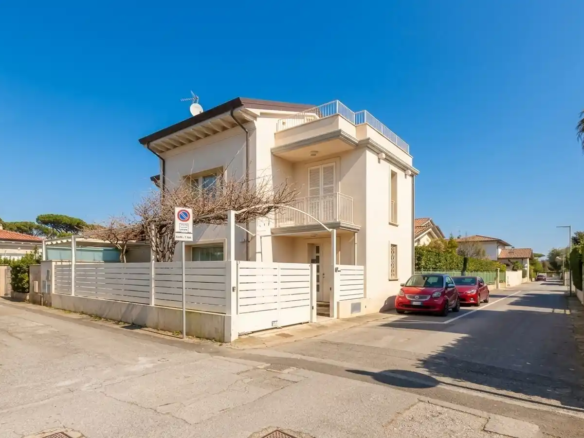 IB 815 Villa nybygget med have Forte dei Marmi