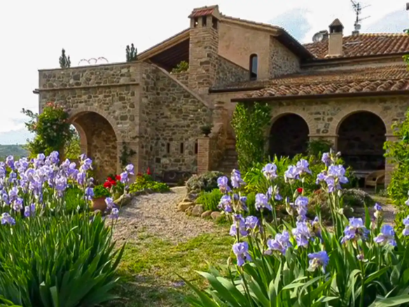 IB 824 Historisk villa med panoramaudsigt i Montenero d'Orcia