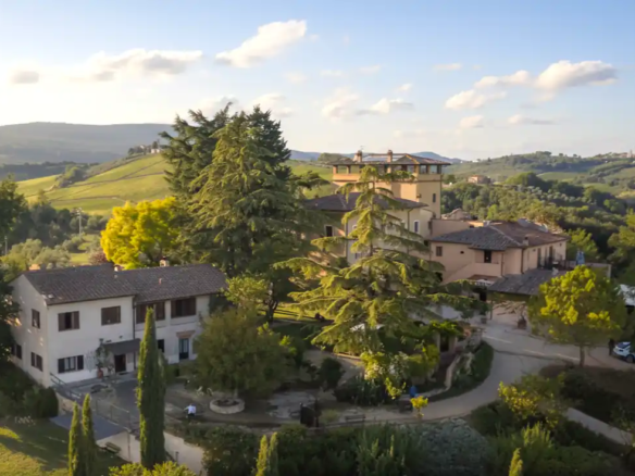 IB 834 Anwesen mit Bauernhof und Pool in San Gimignano