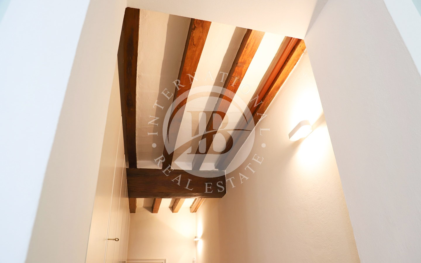 Refined Apartment in Historic Building, Parma City Centre