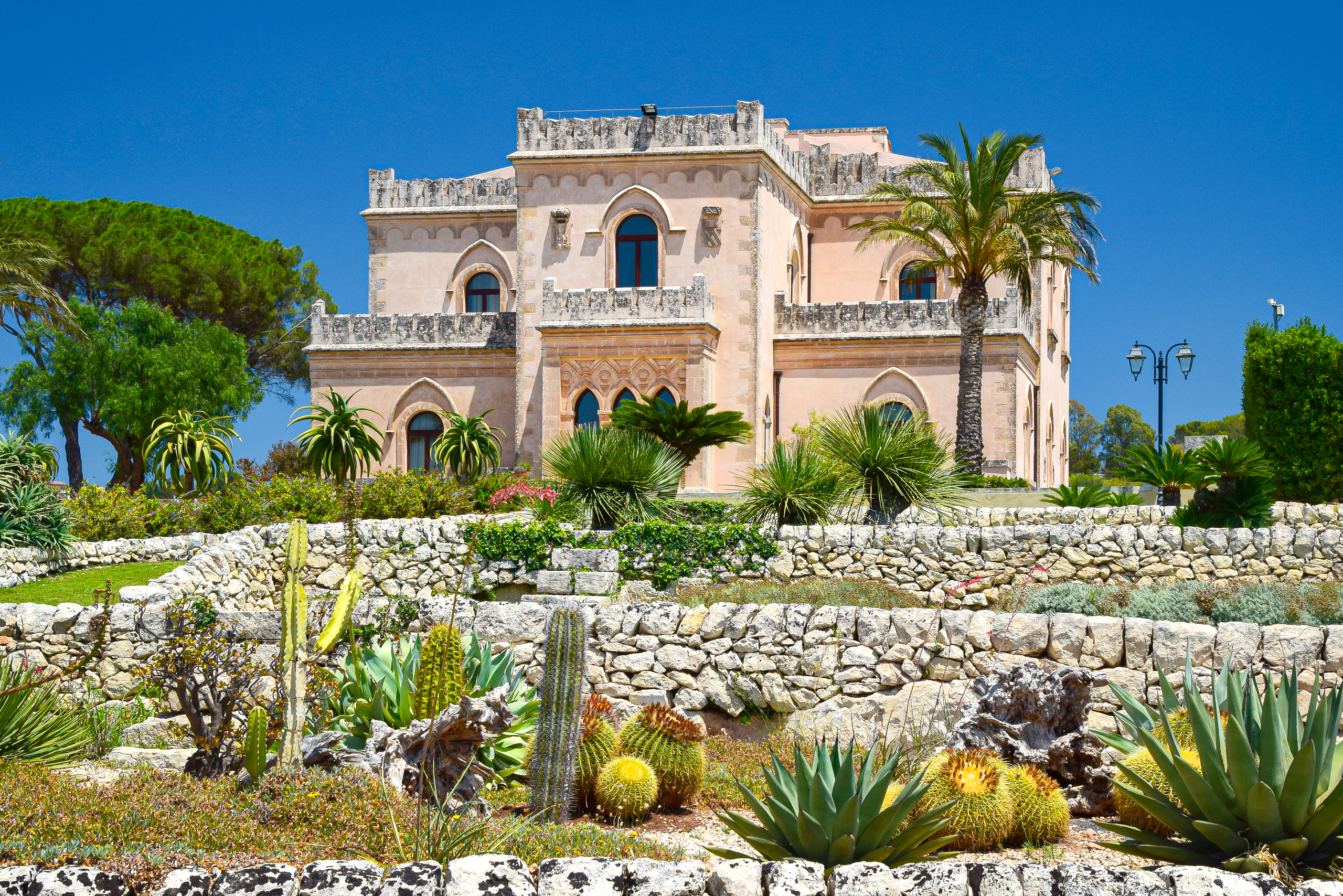 Historique Résidence Noble avec Parc, Piscine et Vue Panoramique dans la prestigieuse Noto Baroque