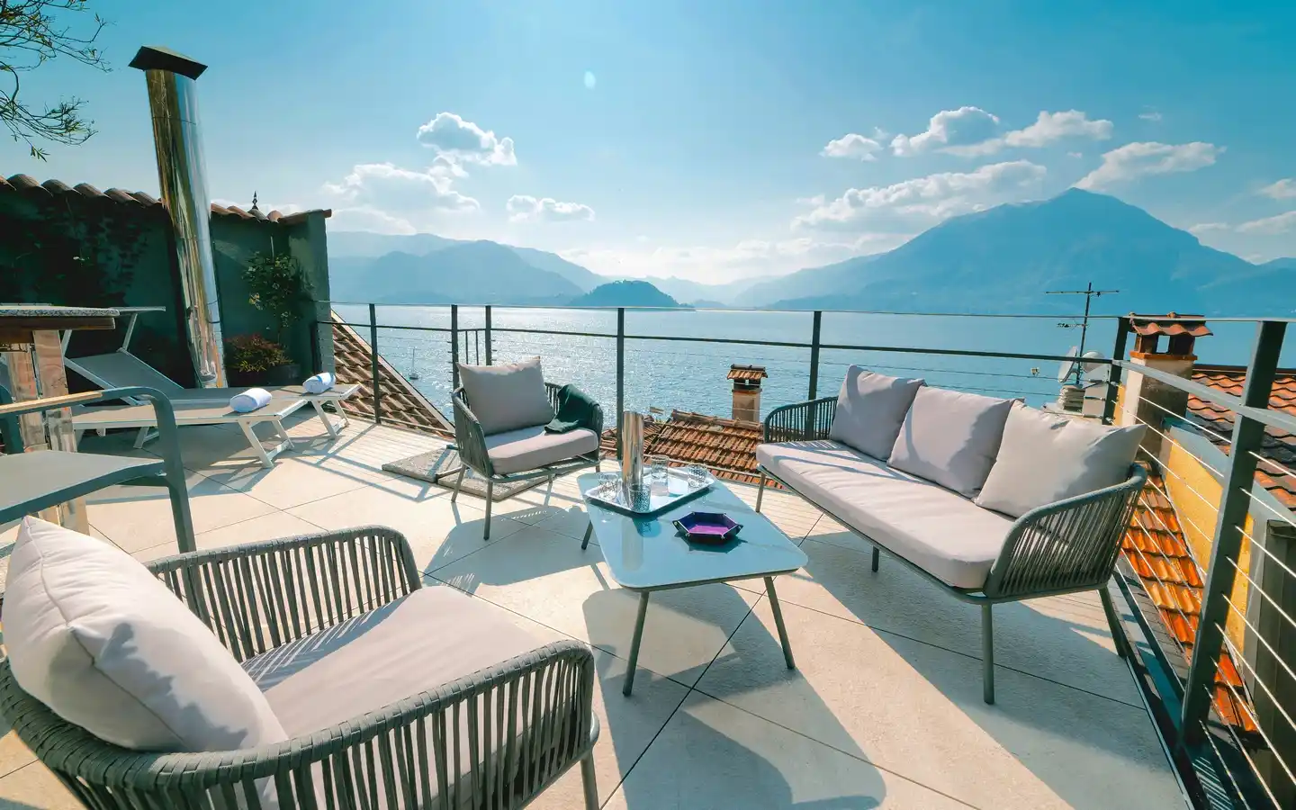 IB 841 Terracielo con terrazza vista lago a Fiumelatte (1)