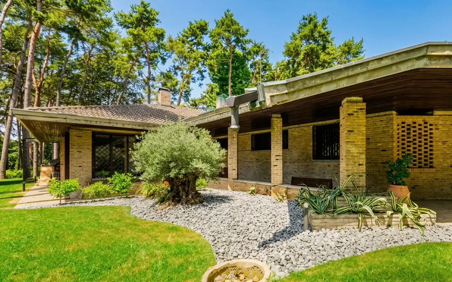 Prestigieuse résidence contemporaine dans le parc de la Pinetina – Appiano Gentile