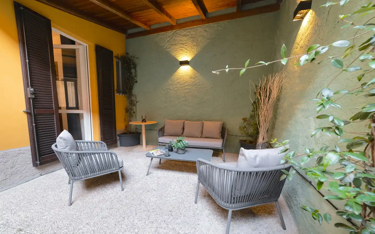 IB 851 Renovierte Wohnung mit Terrasse in Fiumelatte