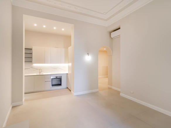 91 Renoverad lägenhet i Genua Castelletto (2)