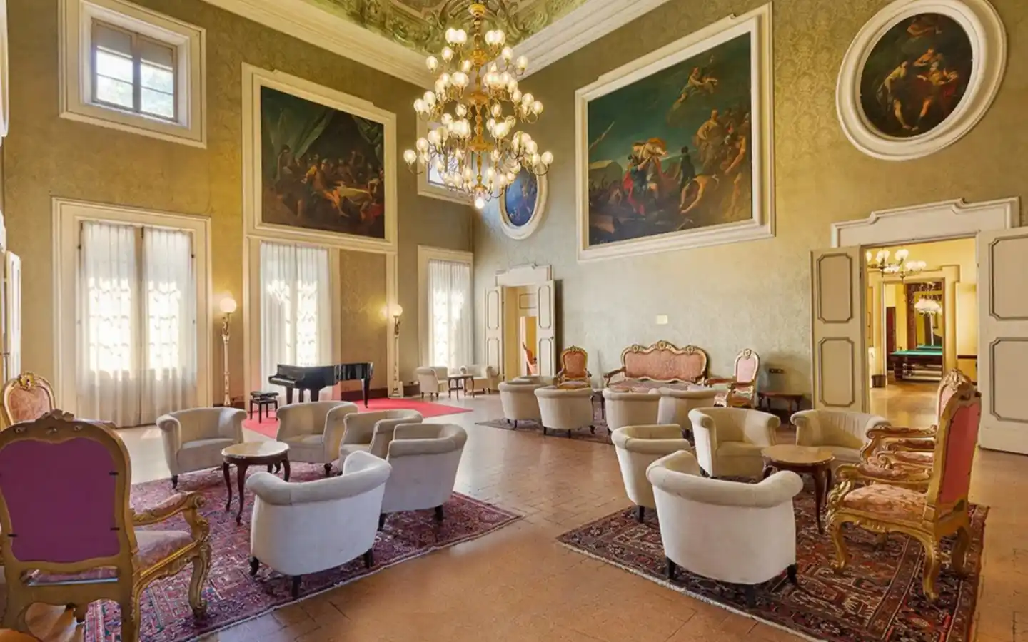 Storico Palazzo Di Rappresentanza In Stile Barocco Nel Cuore Di Reggio Emilia