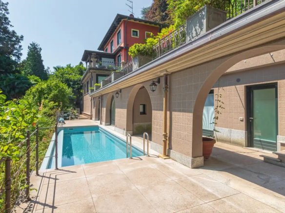 IB 869 Villa con piscina vista lago a Meina