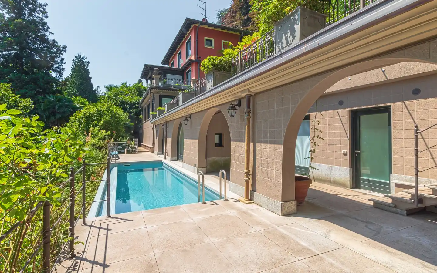 IB 869 Villa con piscina vista lago a Meina