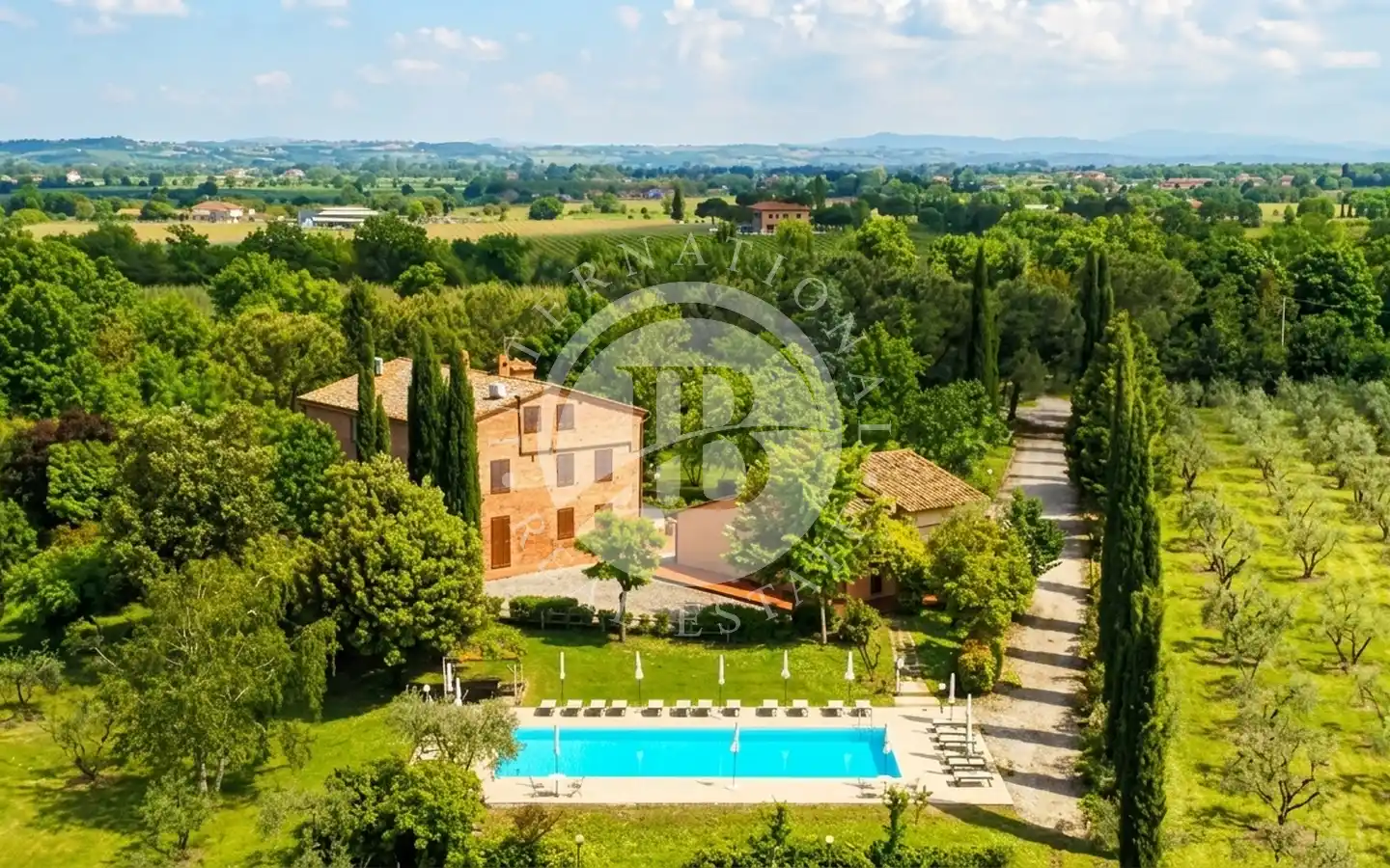 Splendida Tenuta Vitivinicola Con Agriturismo A Montepulciano