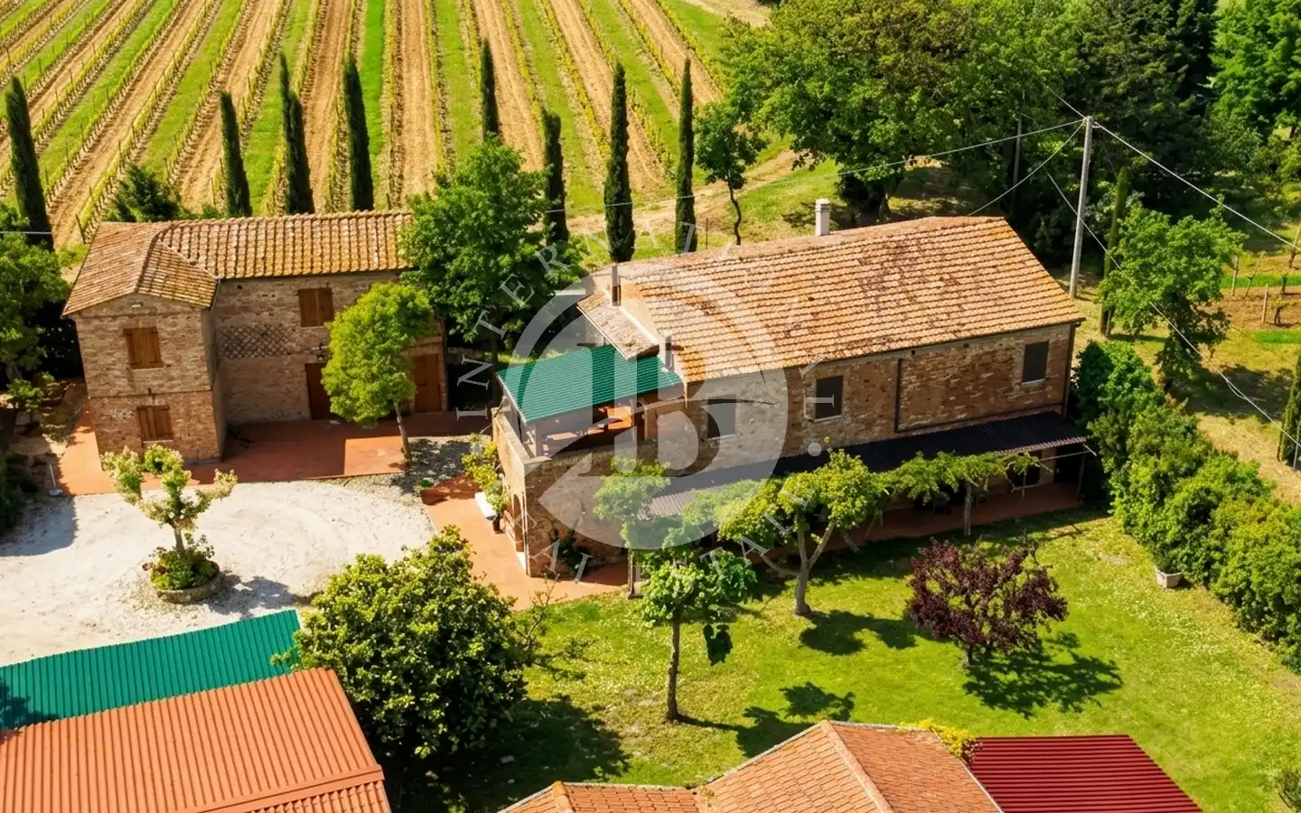 Splendida Tenuta Vitivinicola Con Agriturismo A Montepulciano