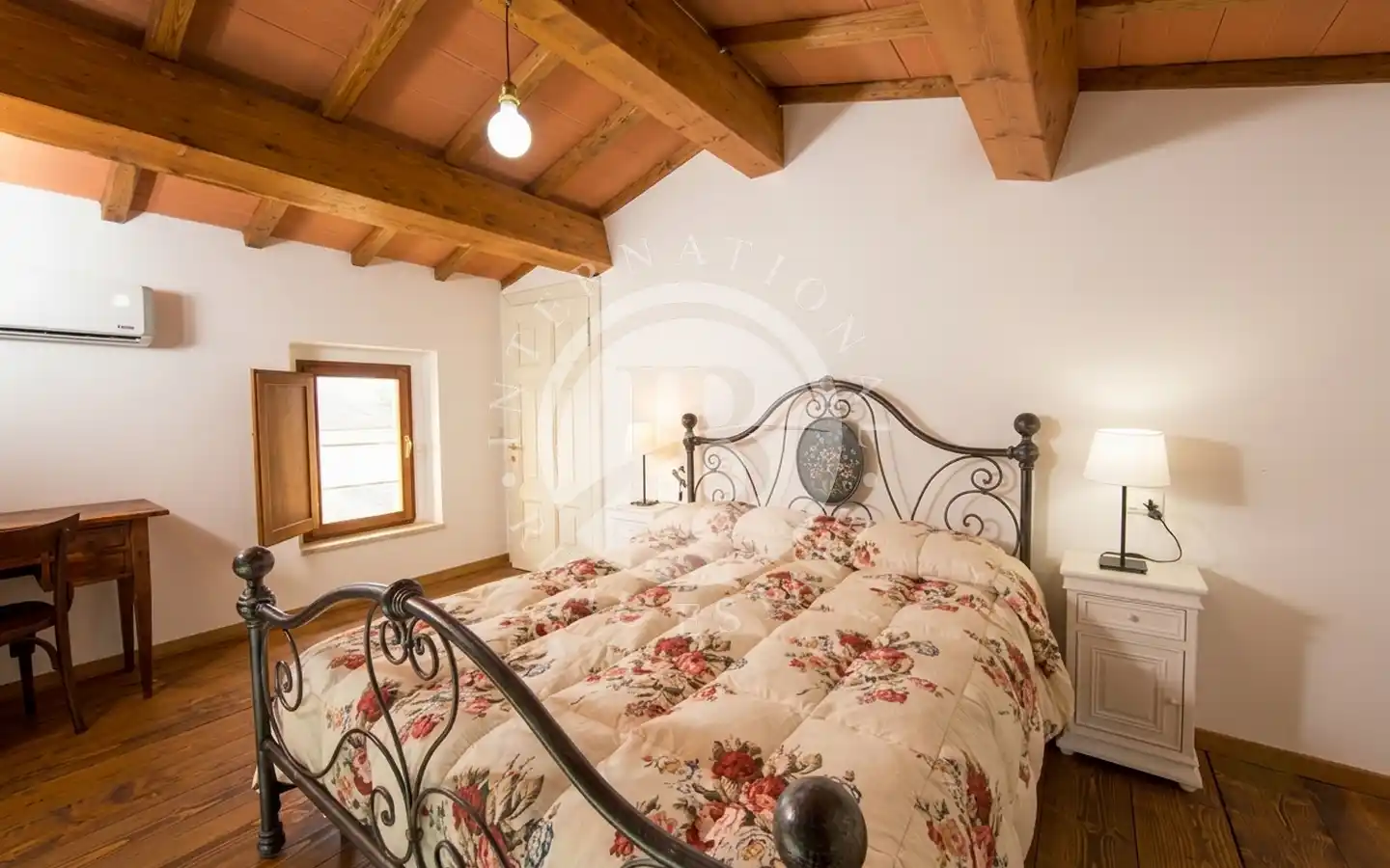 Splendida Tenuta Vitivinicola Con Agriturismo A Montepulciano