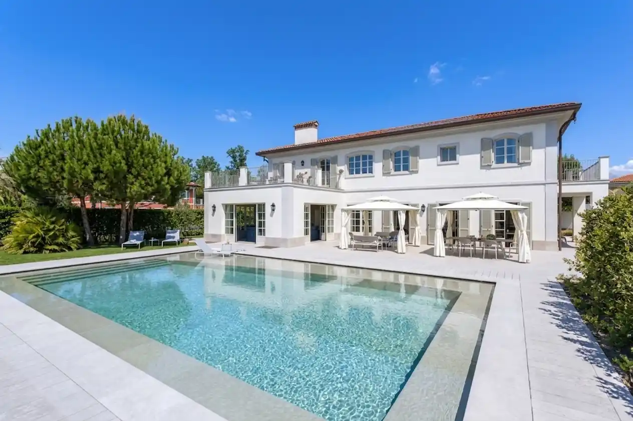 Esclusiva Villa Con Piscina E Giardino A Forte Dei Marmi