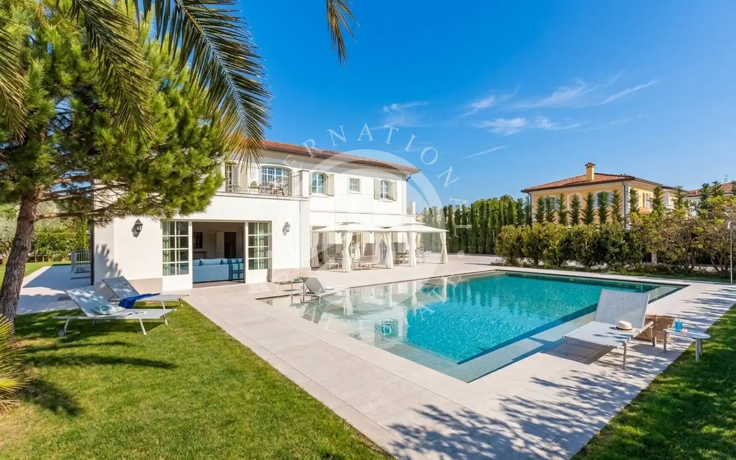 Esclusiva Villa Con Piscina E Giardino A Forte Dei Marmi