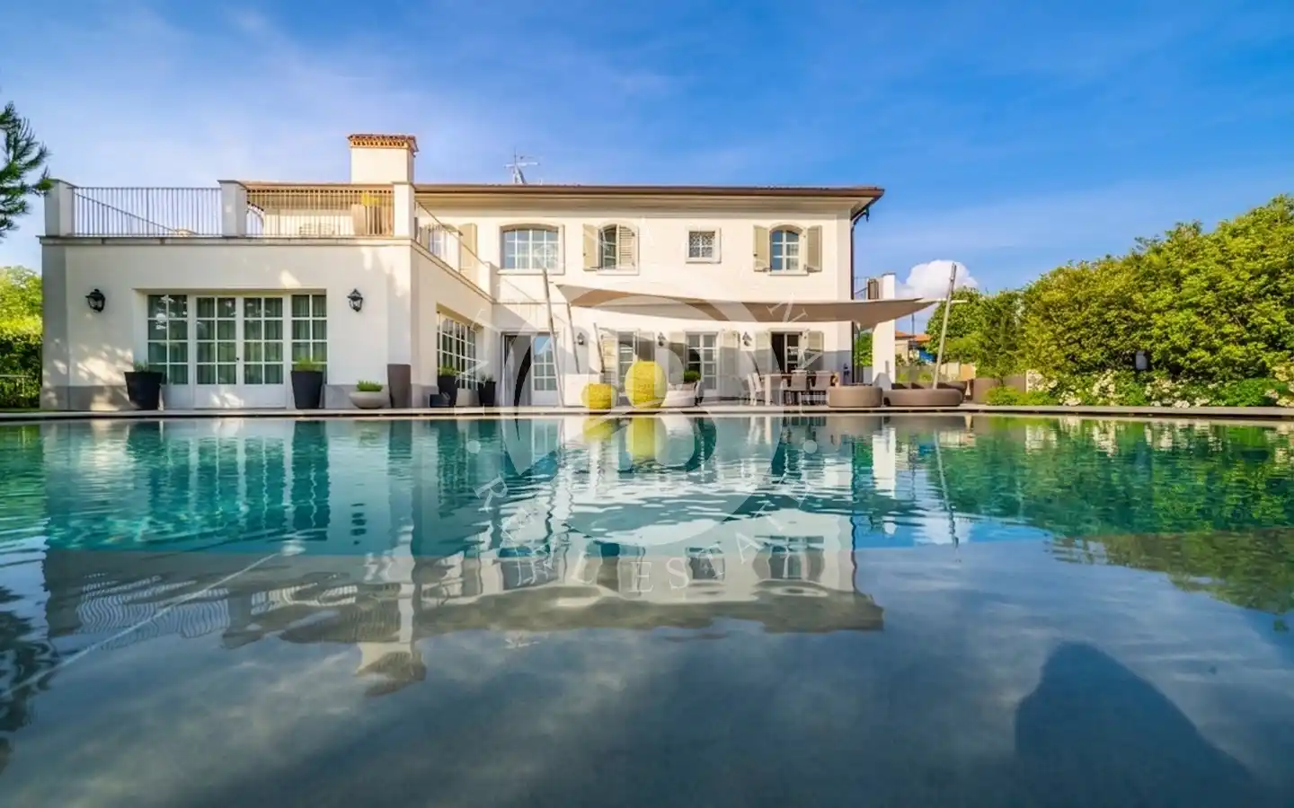 Esclusiva Villa Con Piscina E Giardino A Forte Dei Marmi