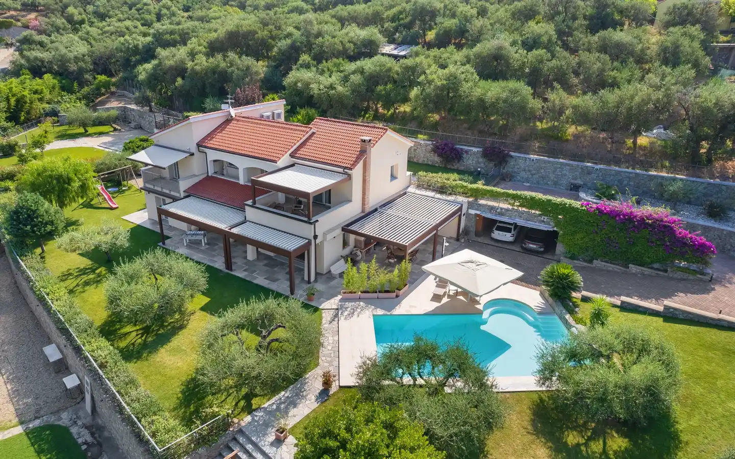 Villa Ristrutturata In Classe A4 Con Domotica, Piscina E Garage A Pochi Km Dal Mare