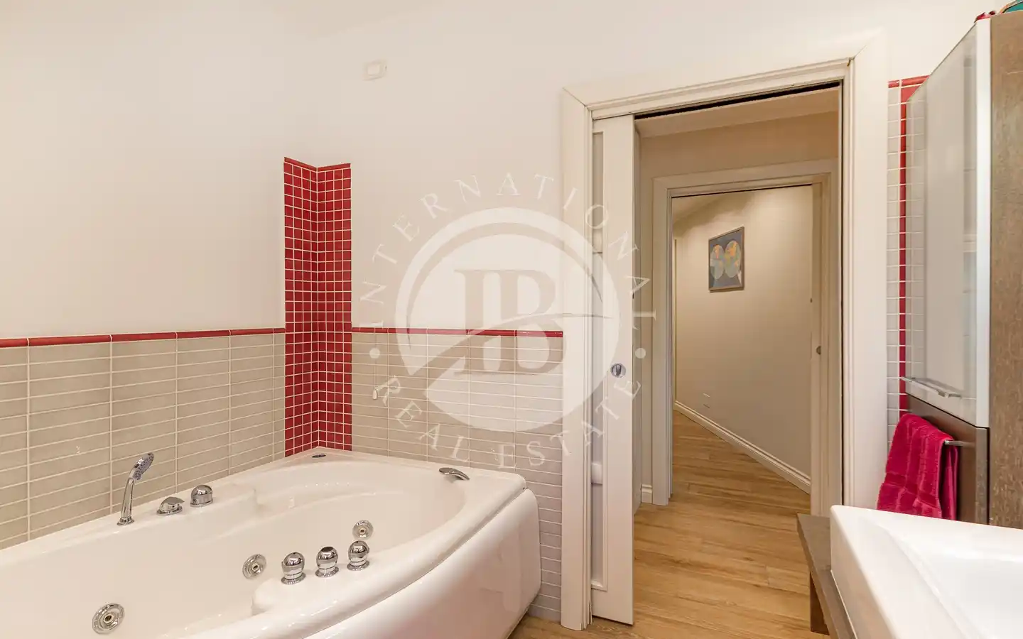 Villa Ristrutturata In Classe A4 Con Domotica, Piscina E Garage A Pochi Km Dal Mare