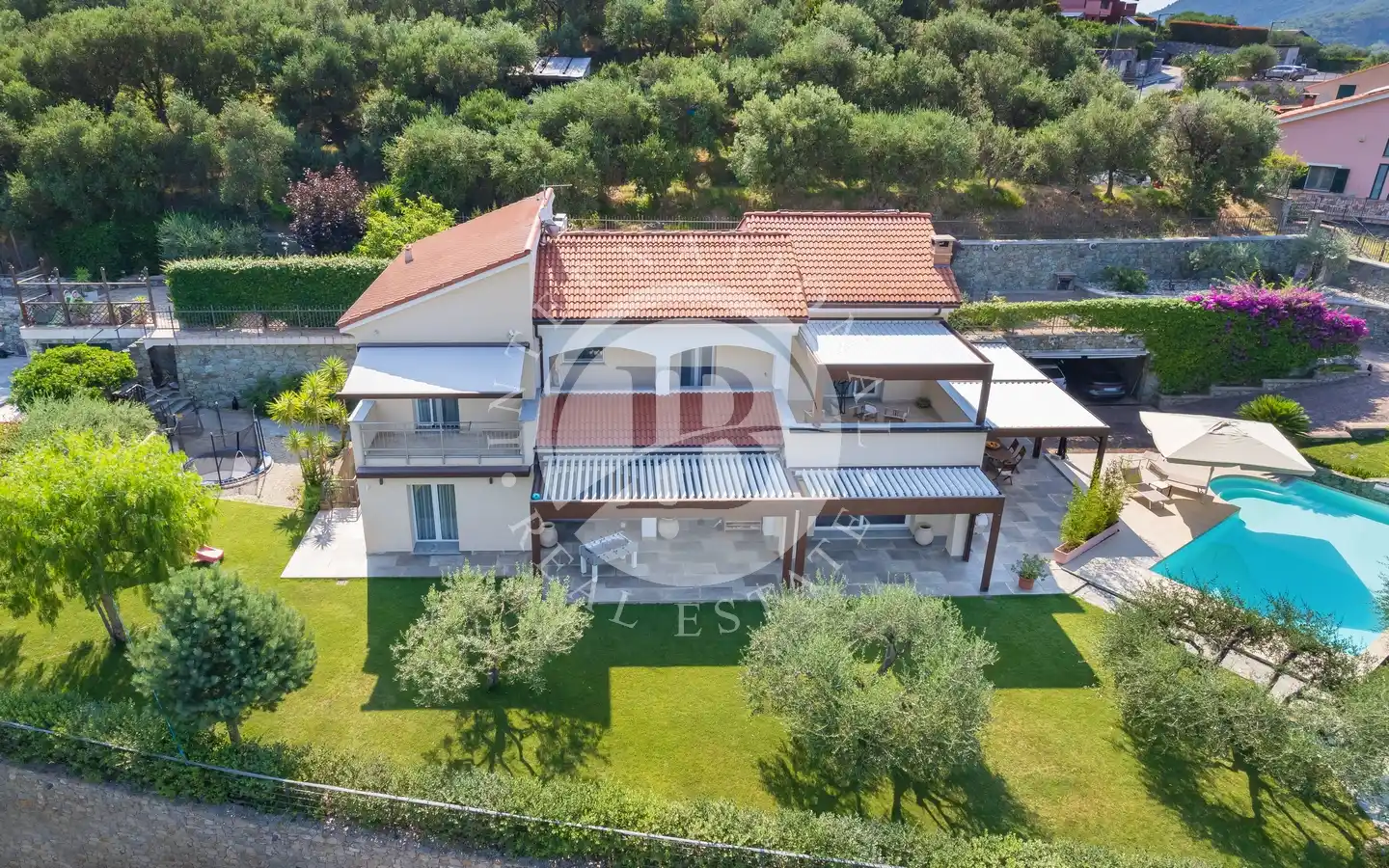 Villa Ristrutturata In Classe A4 Con Domotica, Piscina E Garage A Pochi Km Dal Mare
