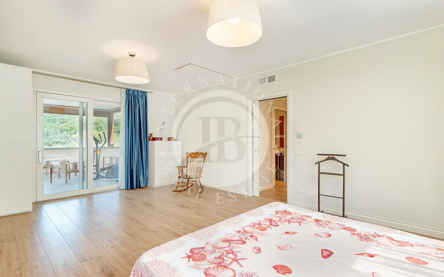 Villa Ristrutturata In Classe A4 Con Domotica, Piscina E Garage A Pochi Km Dal Mare