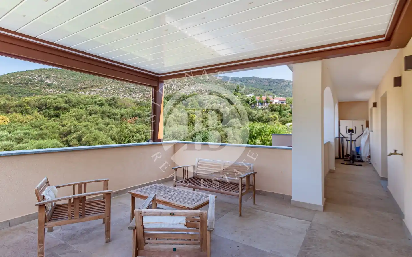 Villa Ristrutturata In Classe A4 Con Domotica, Piscina E Garage A Pochi Km Dal Mare