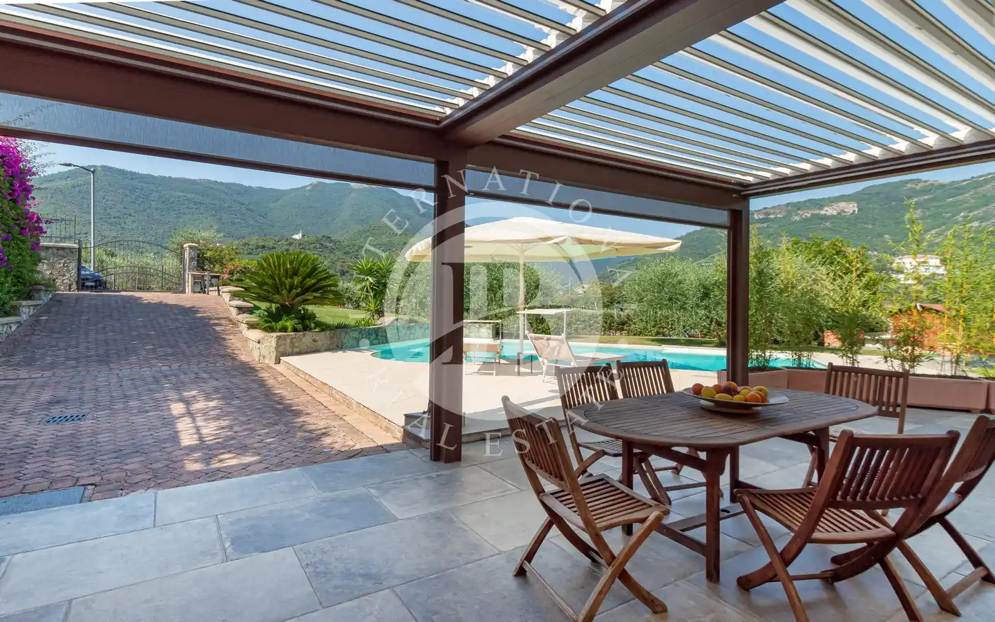 Villa Ristrutturata In Classe A4 Con Domotica, Piscina E Garage A Pochi Km Dal Mare