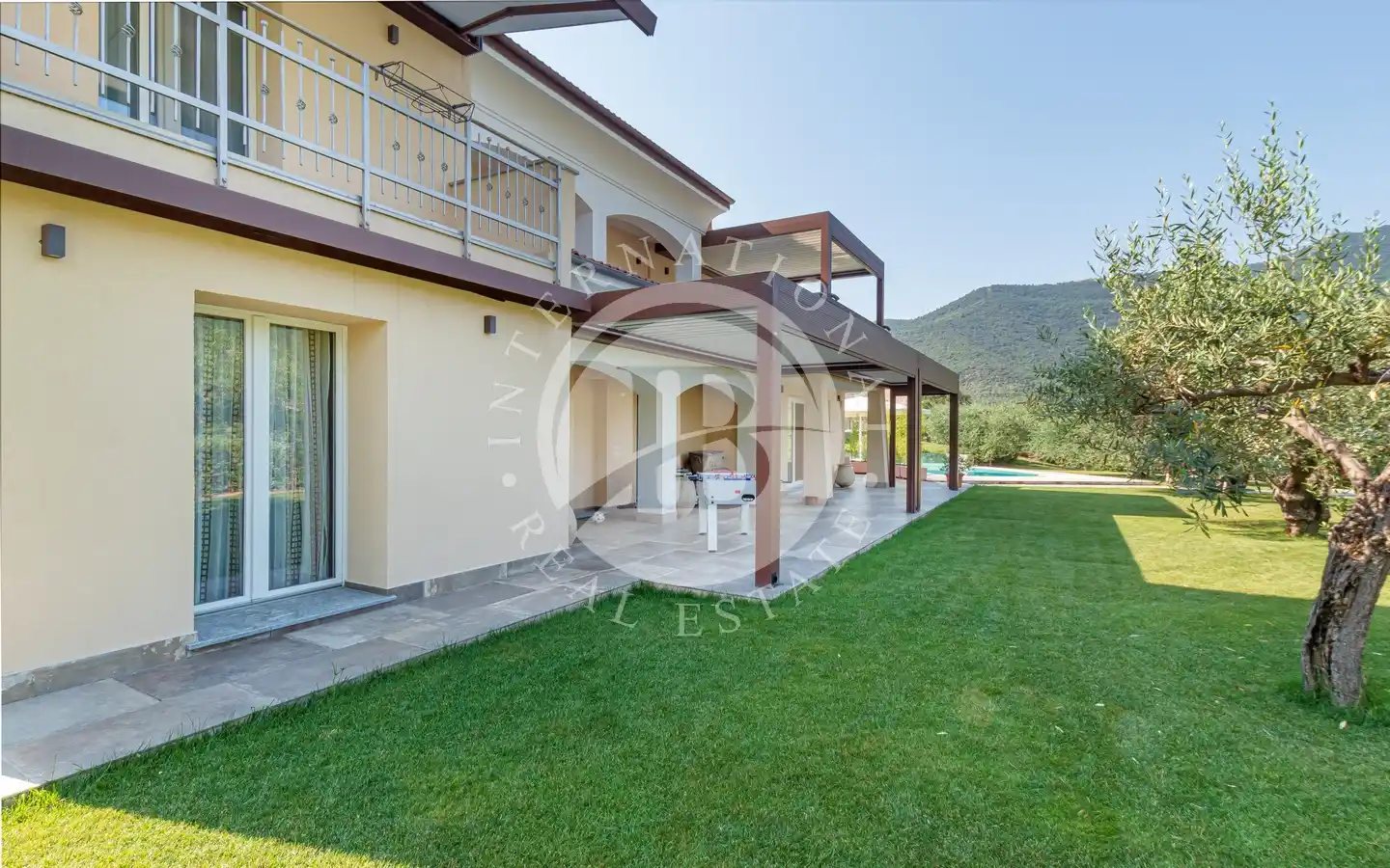 Villa Ristrutturata In Classe A4 Con Domotica, Piscina E Garage A Pochi Km Dal Mare