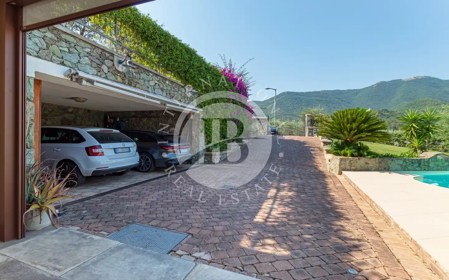 Villa Ristrutturata In Classe A4 Con Domotica, Piscina E Garage A Pochi Km Dal Mare