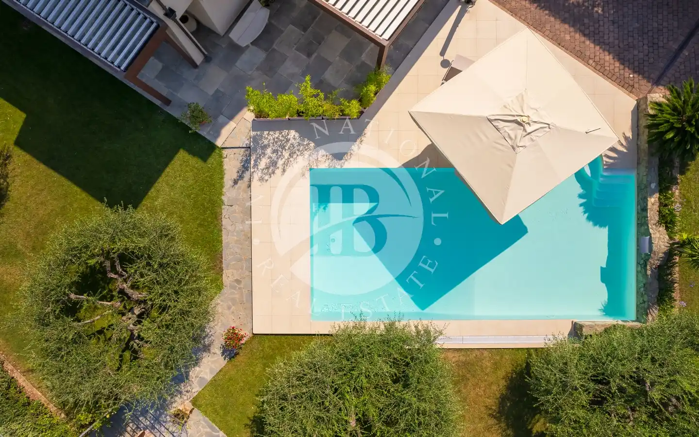 Villa Ristrutturata In Classe A4 Con Domotica, Piscina E Garage A Pochi Km Dal Mare