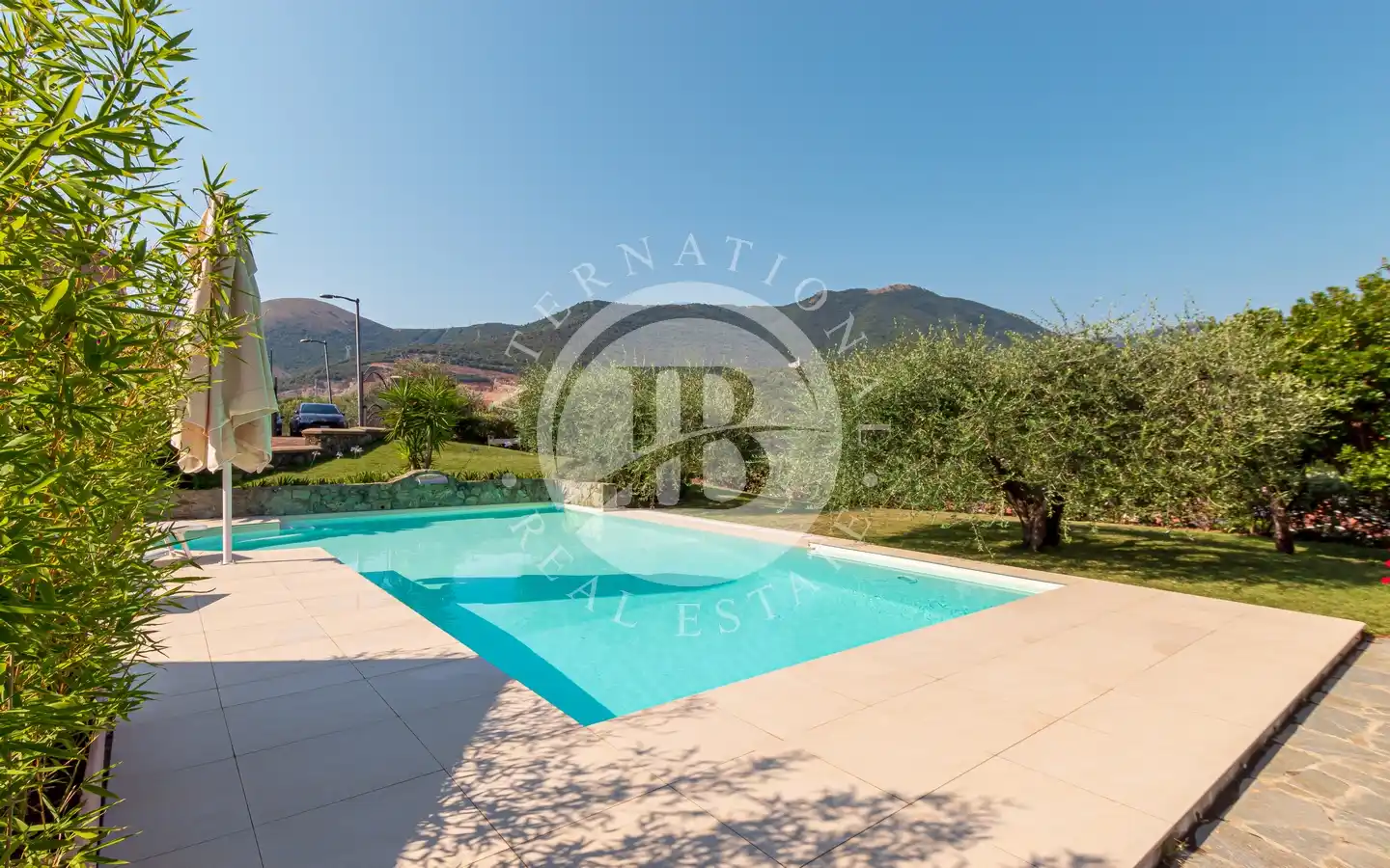 Villa Ristrutturata In Classe A4 Con Domotica, Piscina E Garage A Pochi Km Dal Mare