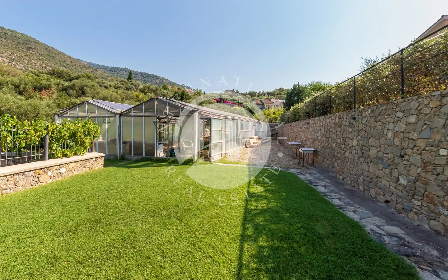 Villa Ristrutturata In Classe A4 Con Domotica, Piscina E Garage A Pochi Km Dal Mare