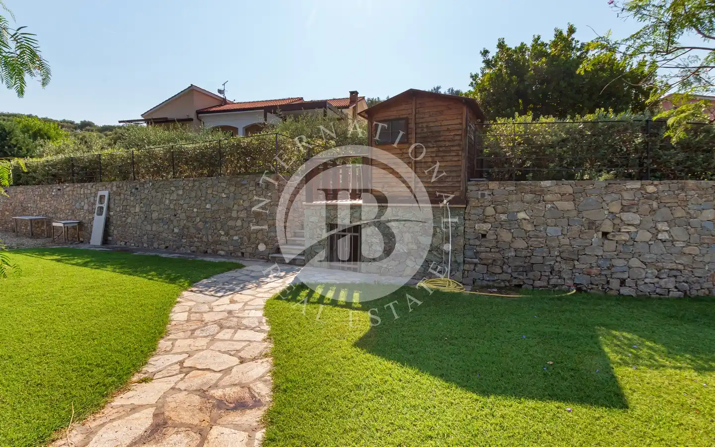 Villa Ristrutturata In Classe A4 Con Domotica, Piscina E Garage A Pochi Km Dal Mare