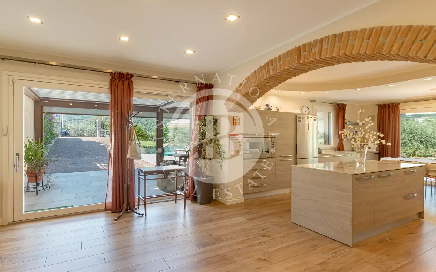 Villa Ristrutturata In Classe A4 Con Domotica, Piscina E Garage A Pochi Km Dal Mare