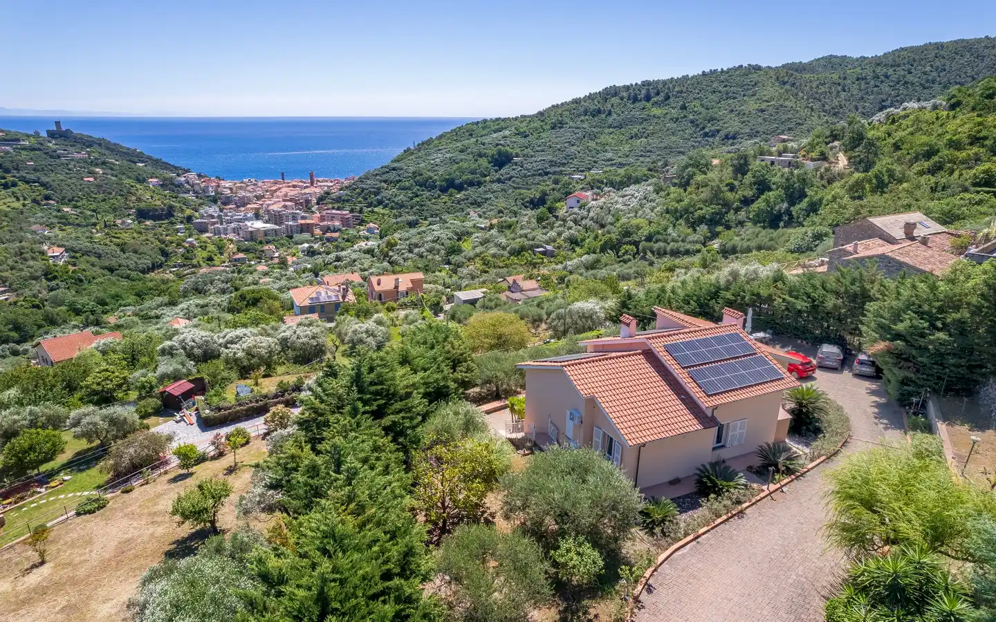 Villa In Posizione Riservata E Vista Mare Aperta A Noli