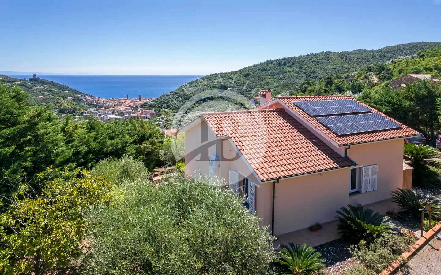 Villa In Posizione Riservata E Vista Mare Aperta A Noli